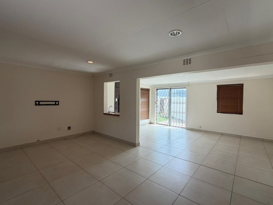 To Let 2 Bedroom Property for Rent in Overbaakens Eastern Cape